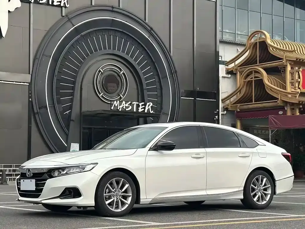 Honda Accord — фото 1