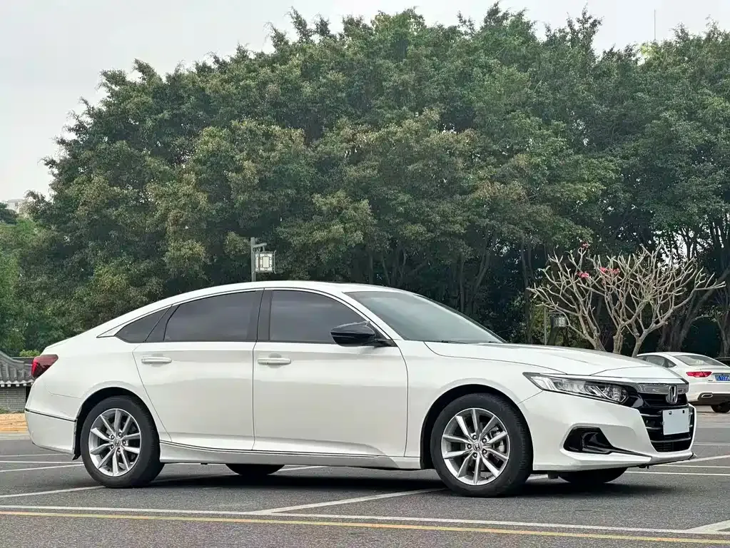 Honda Accord — фото 9