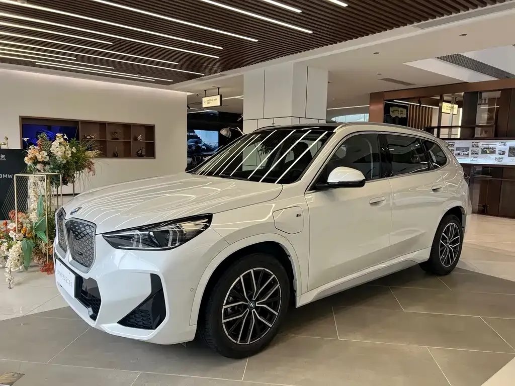 BMW iX1