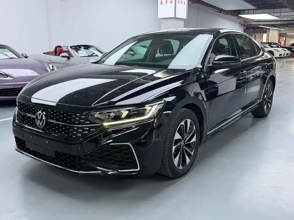 Volkswagen Passat — фото 1