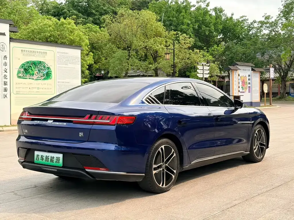 BYD Han — фото 4