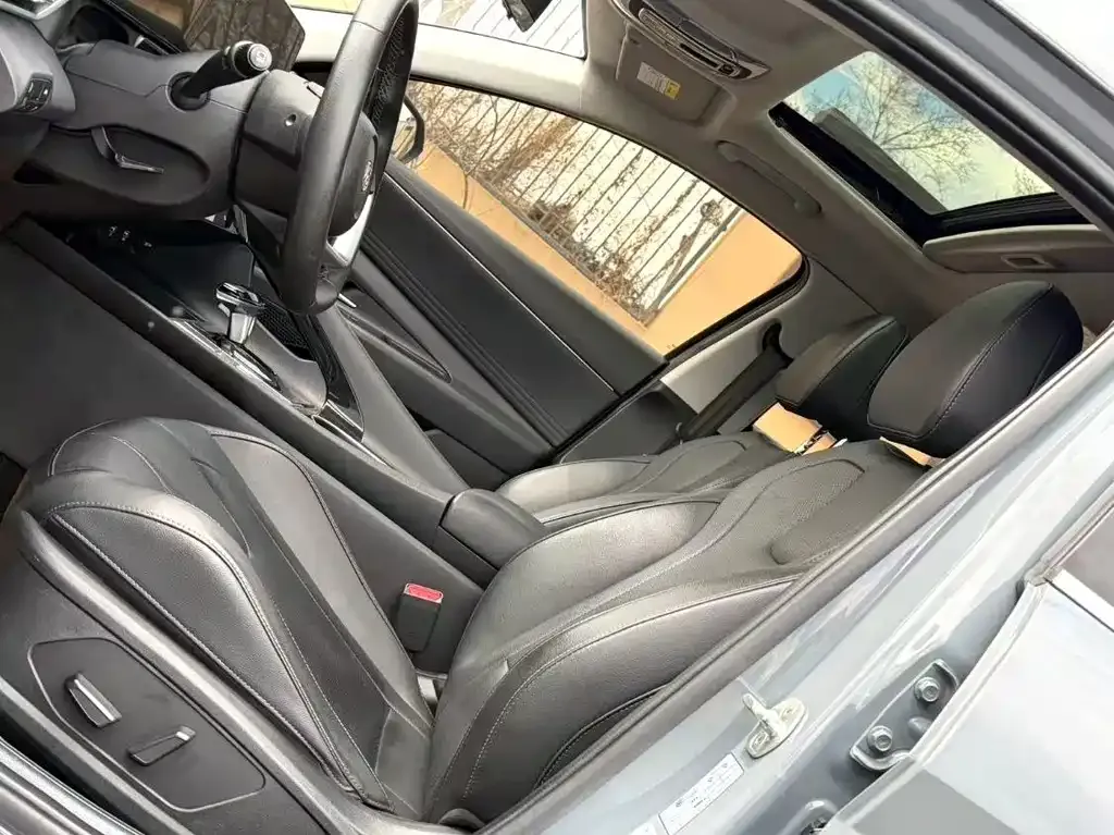 Hyundai Elantra — фото 3
