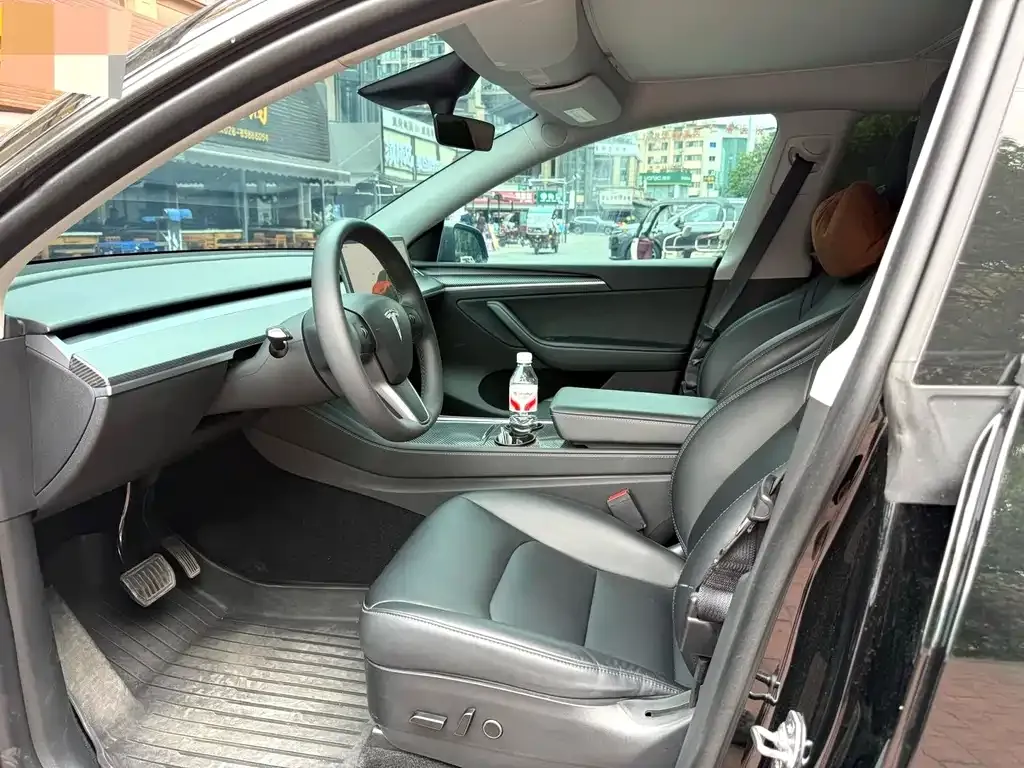 Tesla Model Y — фото 3