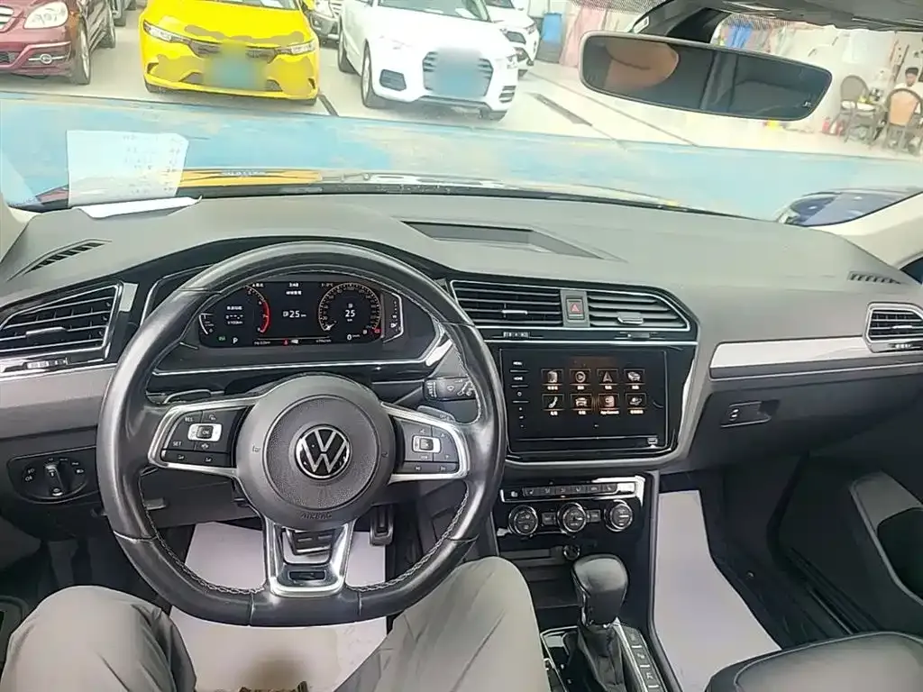 Volkswagen Tiguan L — фото 8