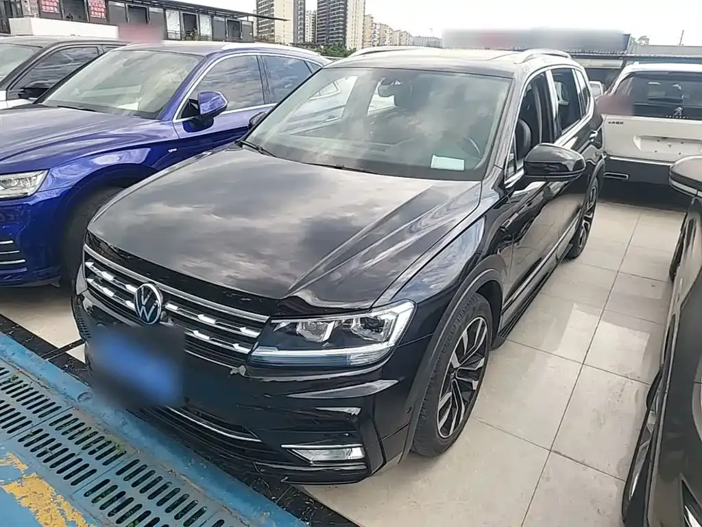 Volkswagen Tiguan L — фото 10