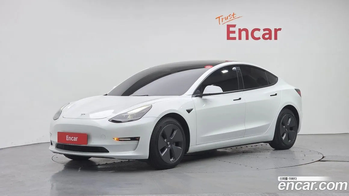 Tesla Model 3 — фото 1