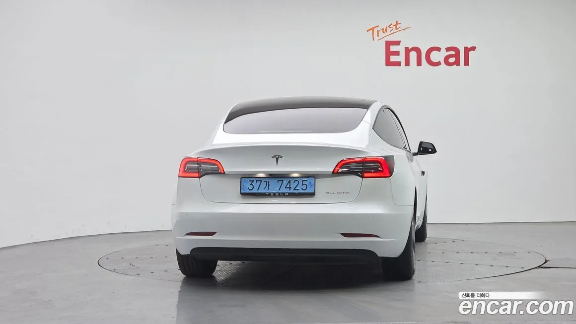 Tesla Model 3 — фото 8