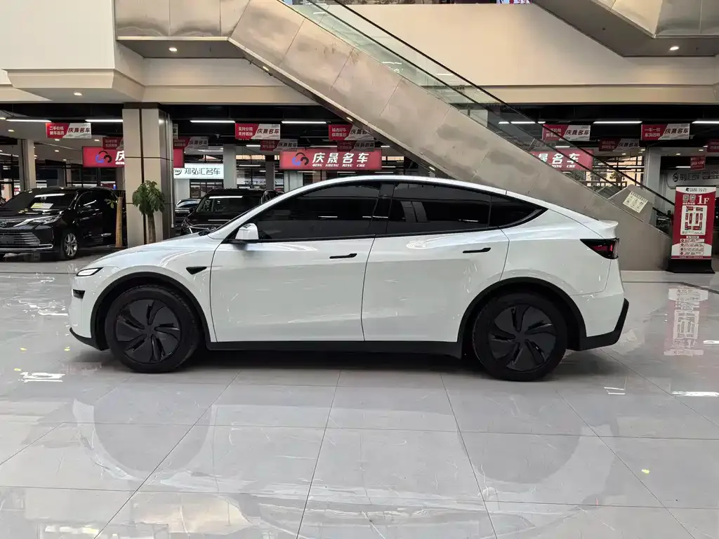 Tesla Model Y 2025 из CN, фото 4