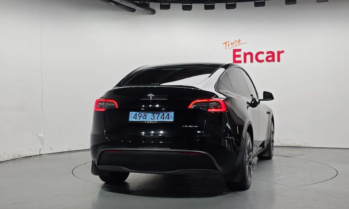 Tesla Model Y — фото 8