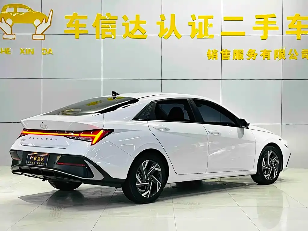 Hyundai Elantra — фото 4