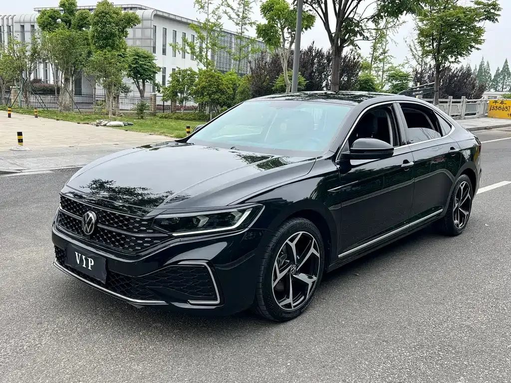 Volkswagen Passat — фото 1