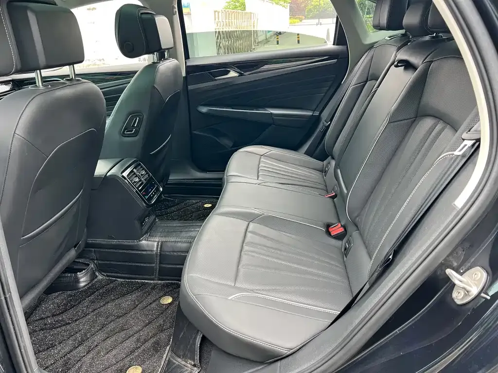 Volkswagen Passat — фото 6