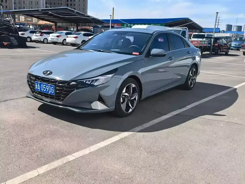 Hyundai Elantra — фото 1