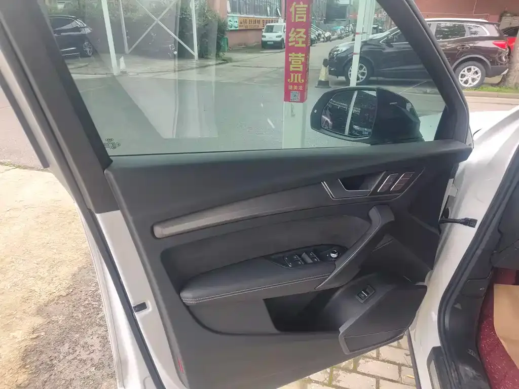 Audi Q5L Sportback — фото 6