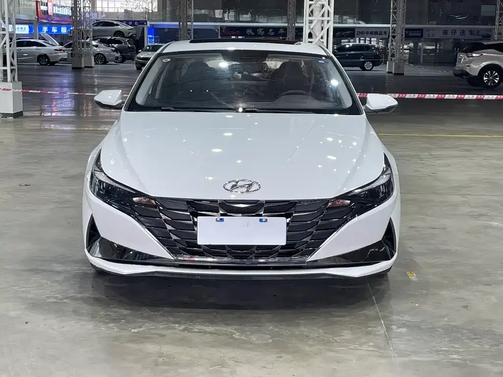 Hyundai Elantra — фото 10