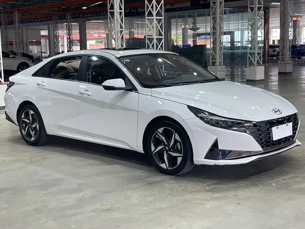 Hyundai Elantra — фото 5