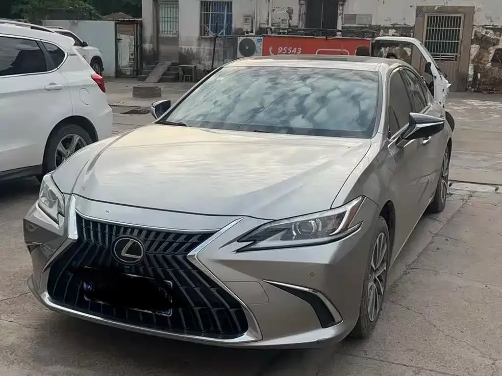 Lexus ES — фото 1