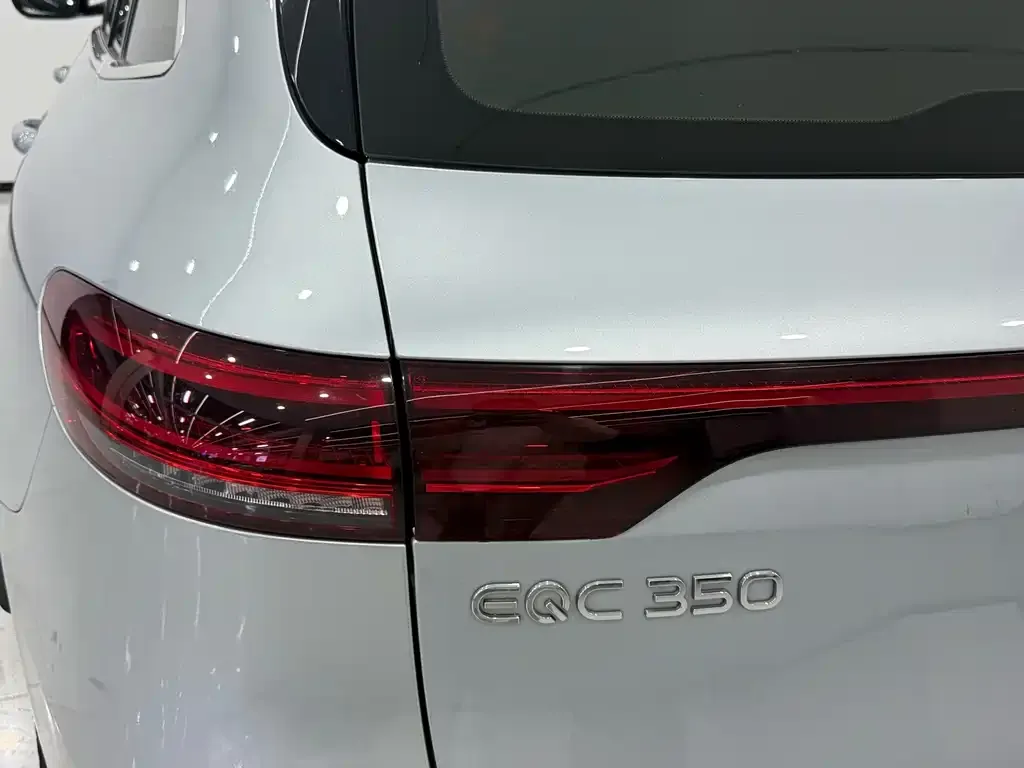 Mercedes-Benz EQC — фото 6