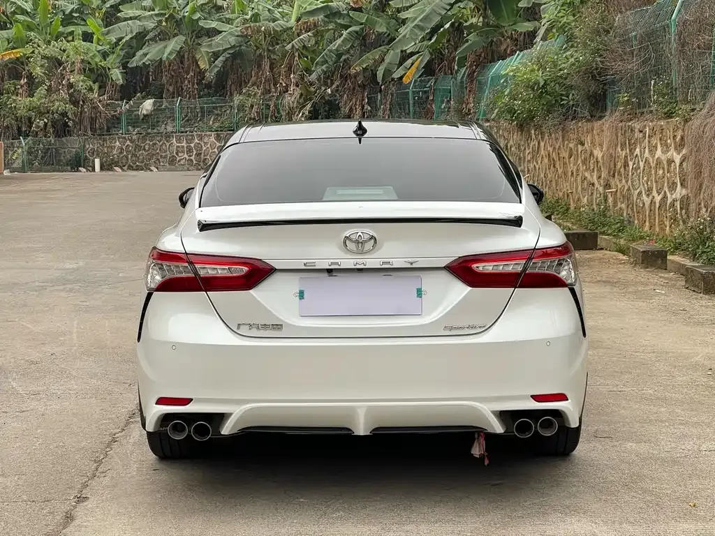 Toyota Camry — фото 8