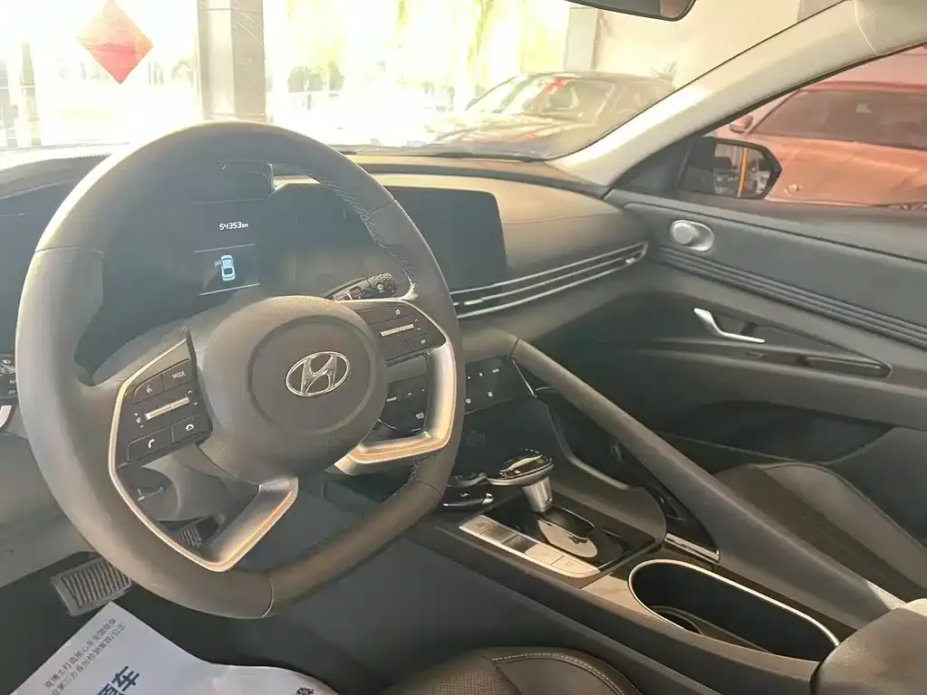 Hyundai Elantra — фото 2