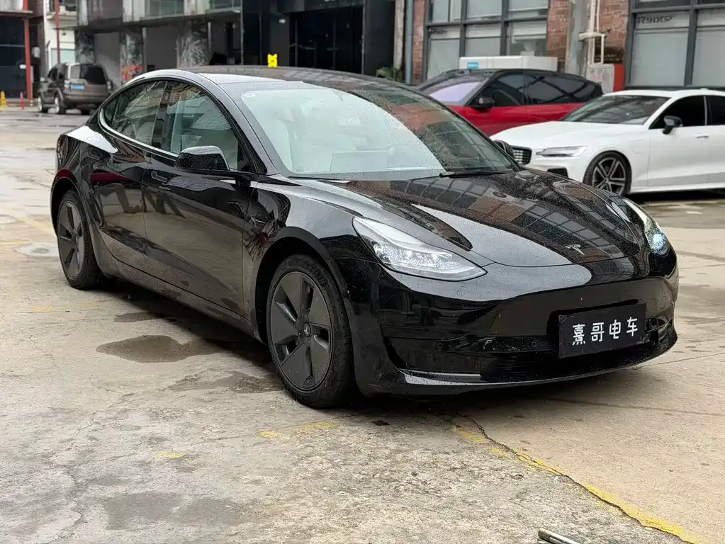 Tesla Model 3 — фото 10