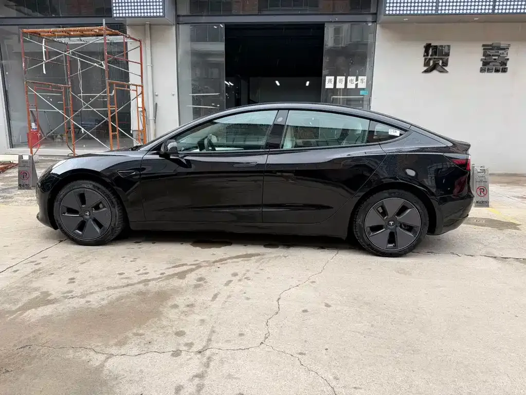 Tesla Model 3 — фото 7