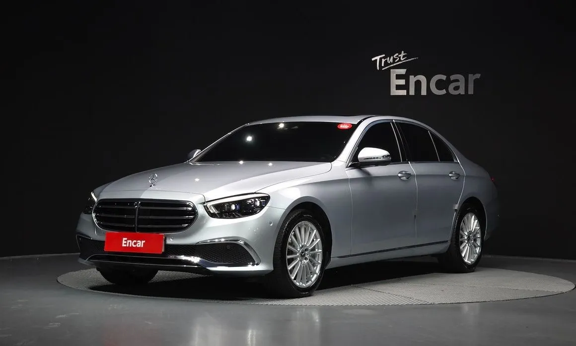 Mercedes-Benz E-Class — фото 1
