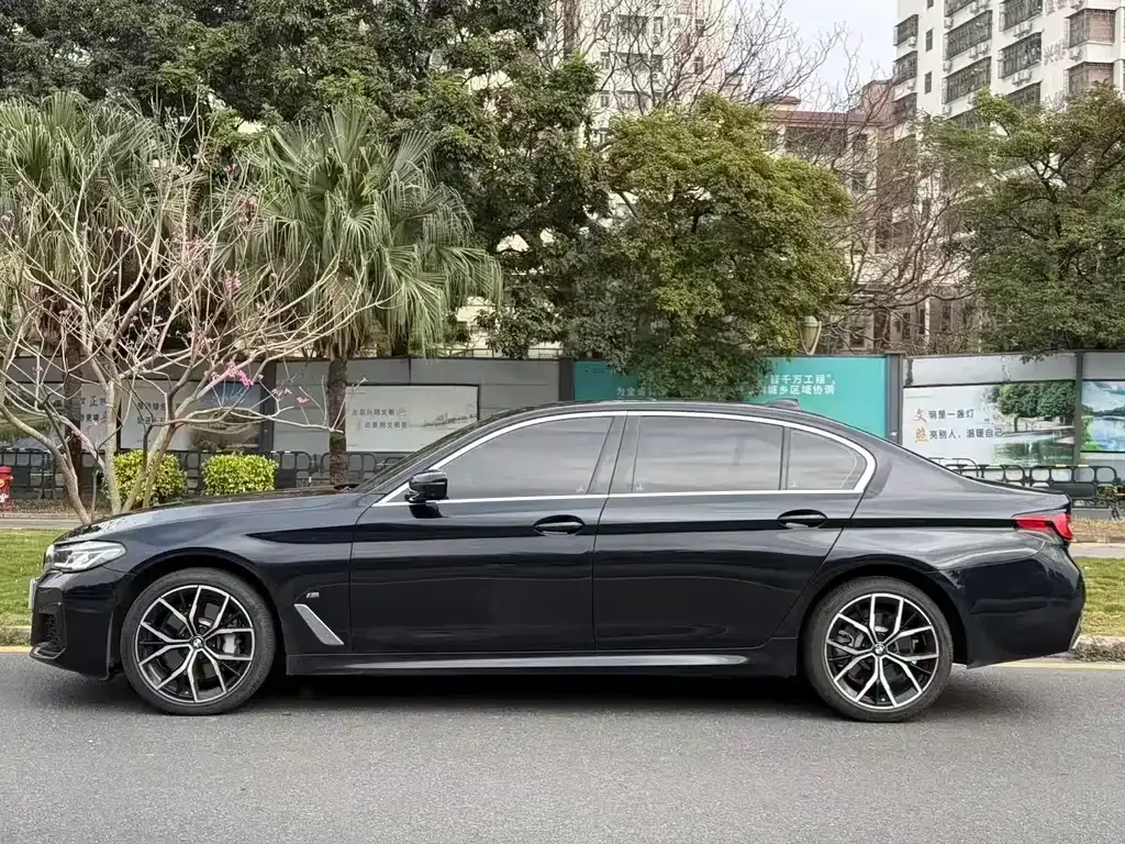 BMW 5 Series — фото 10