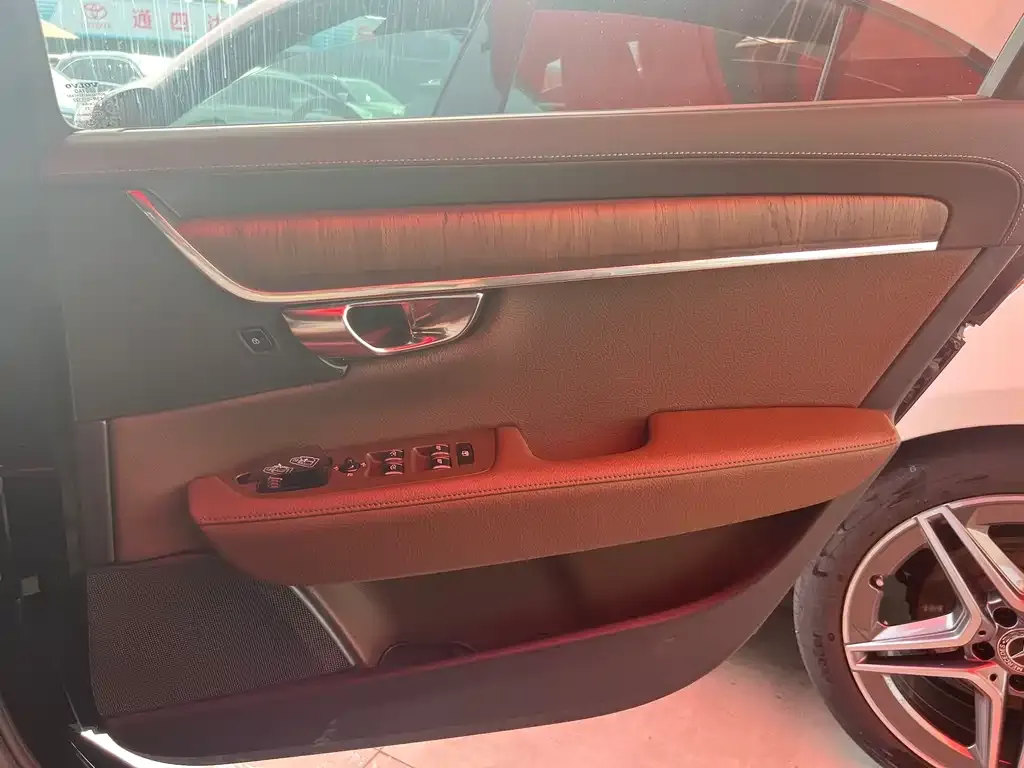 Volvo S90 — фото 4