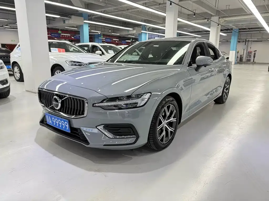Volvo S60 — фото 1