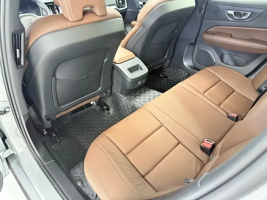 Volvo S60 — фото 10
