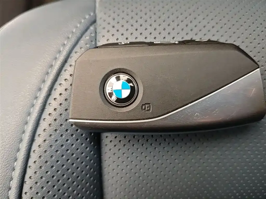 BMW i5 — фото 6