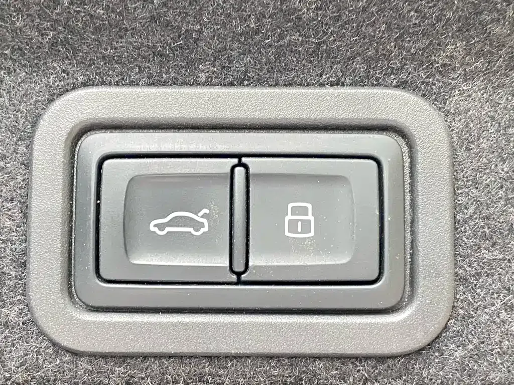 Audi A6L 2024 из CN, фото 8