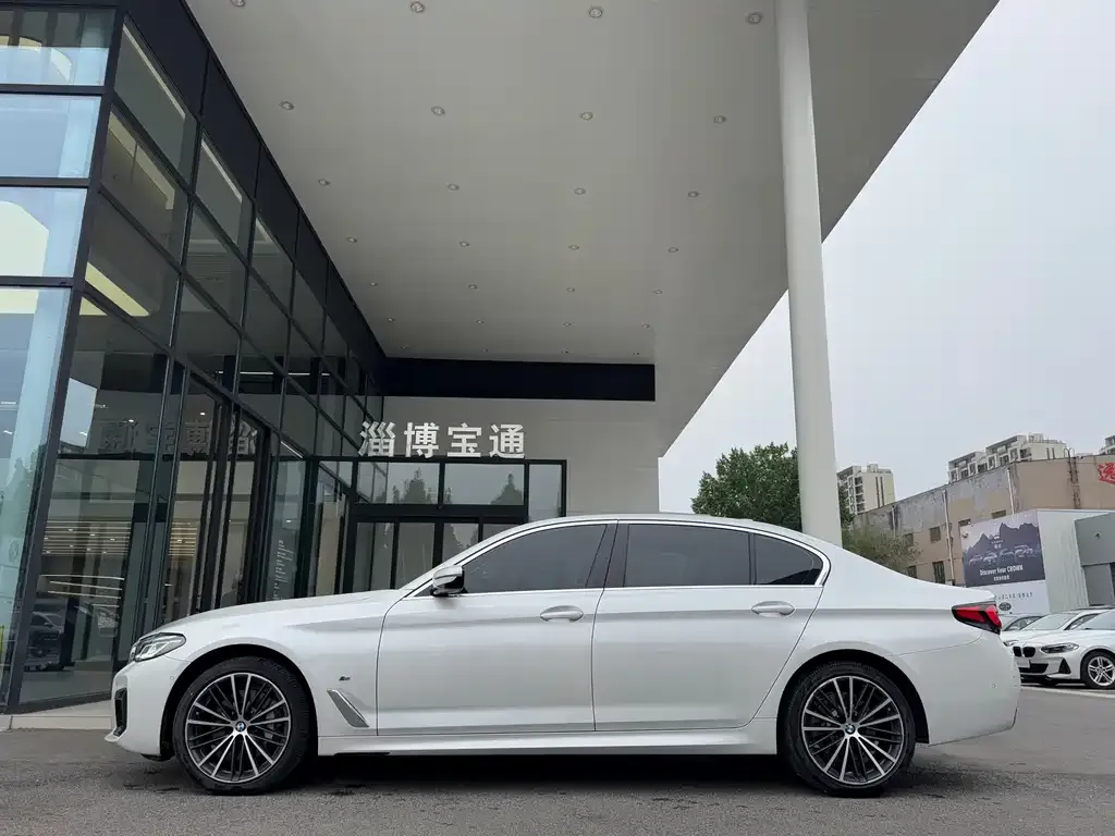 BMW 5 Series — фото 4