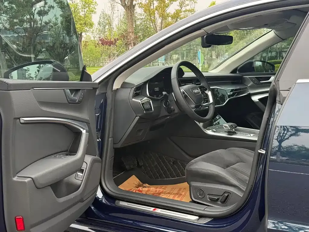 Audi A7L 2023 из CN, фото 4