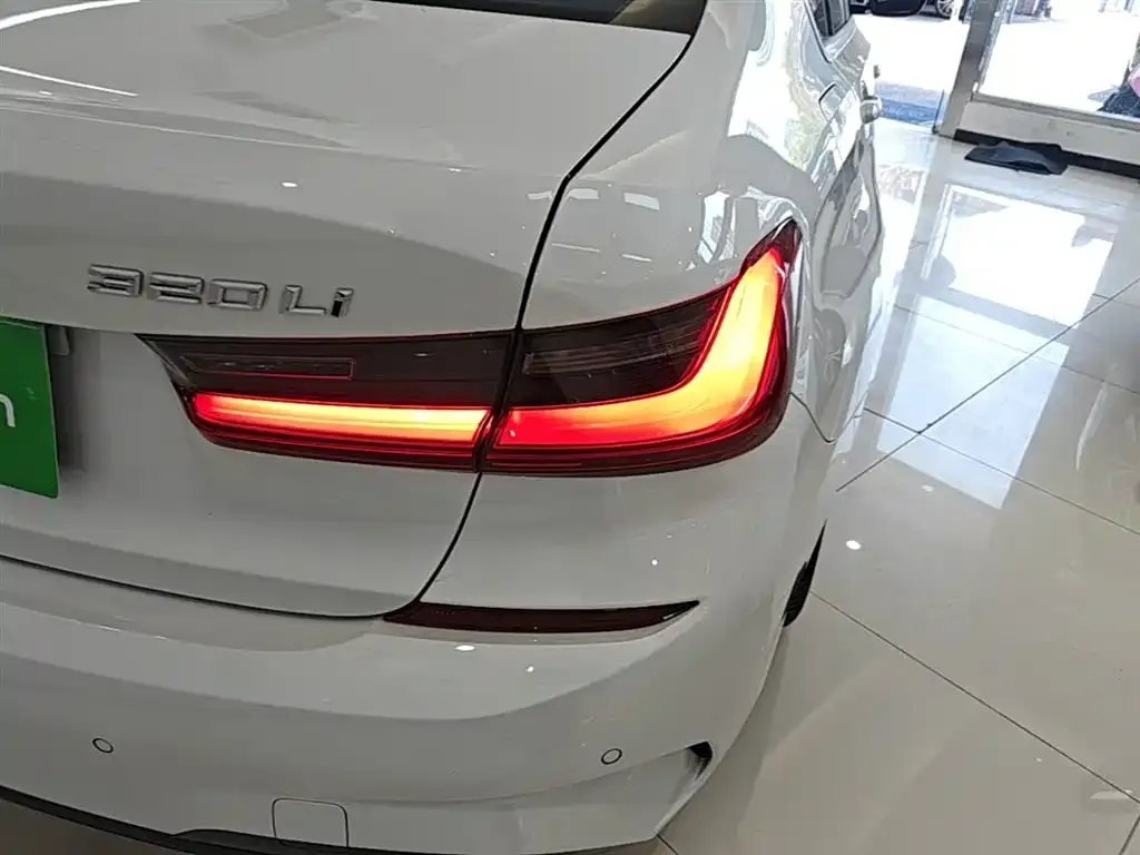 BMW 3 Series 2022 из CN, фото 2