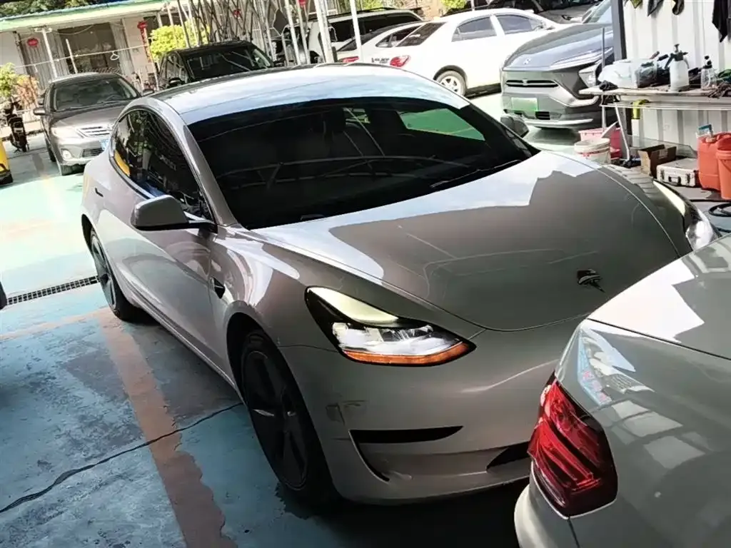 Tesla Model 3 — фото 7