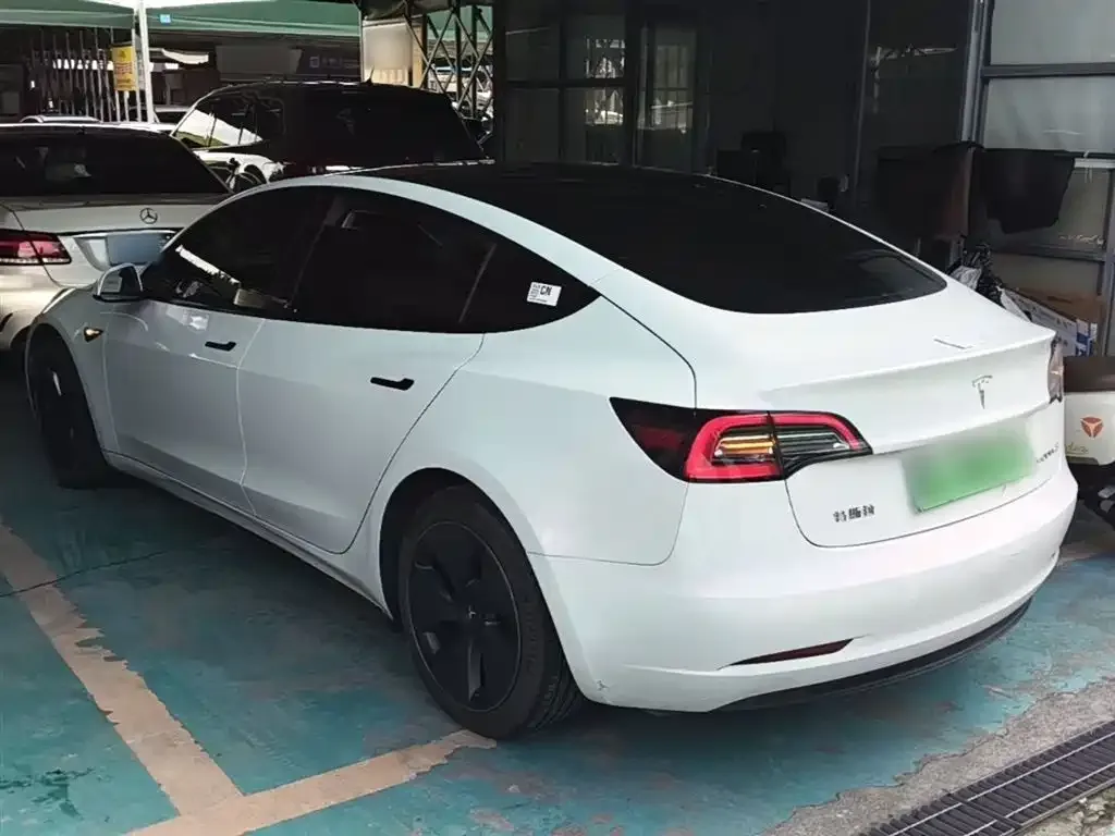 Tesla Model 3 — фото 5