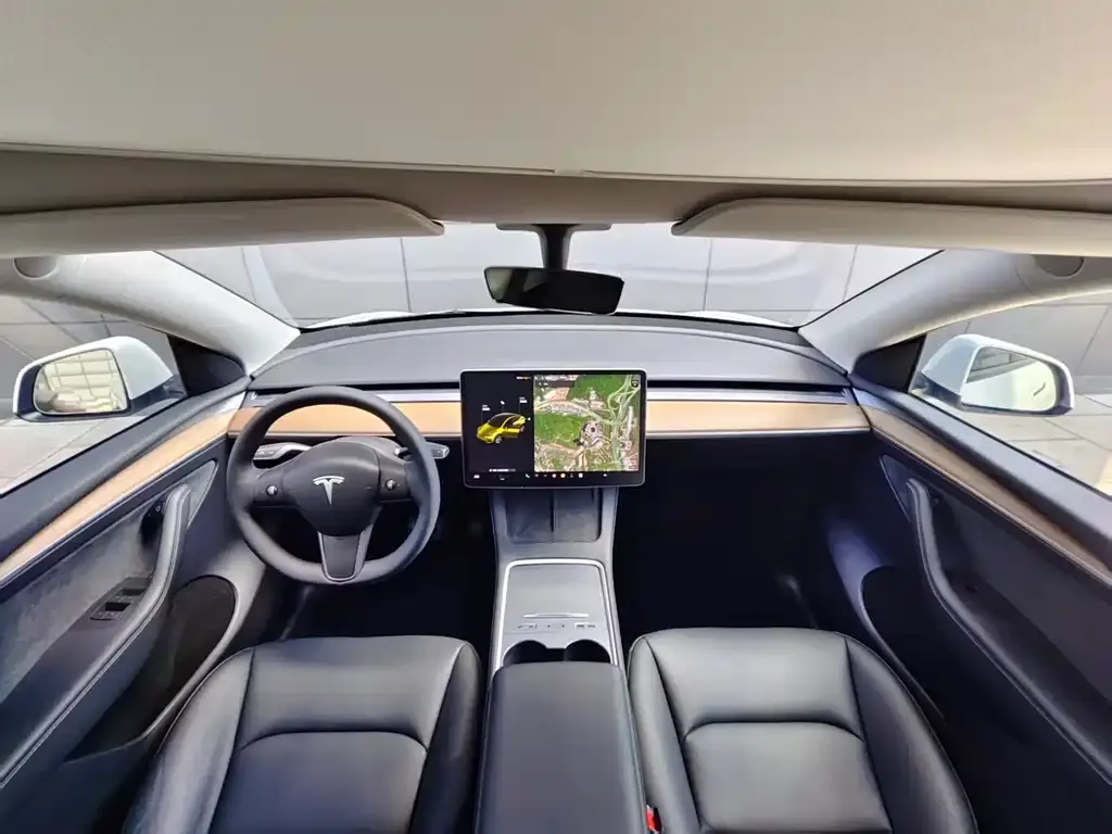 Tesla Model Y — фото 4