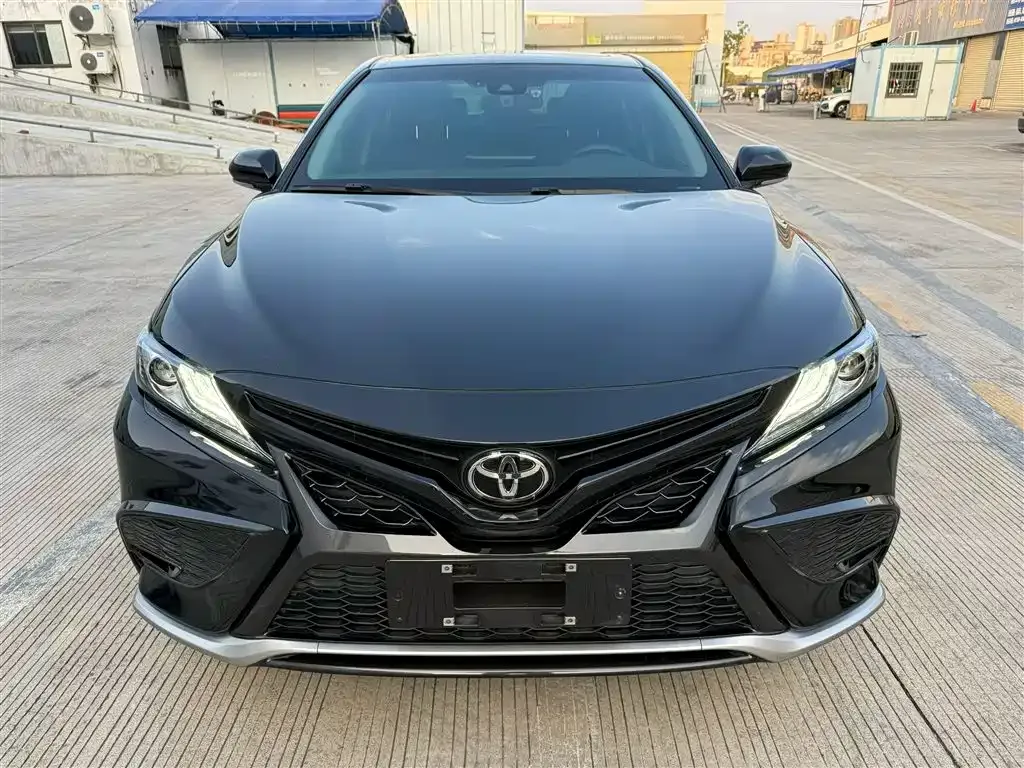 Toyota Camry — фото 8