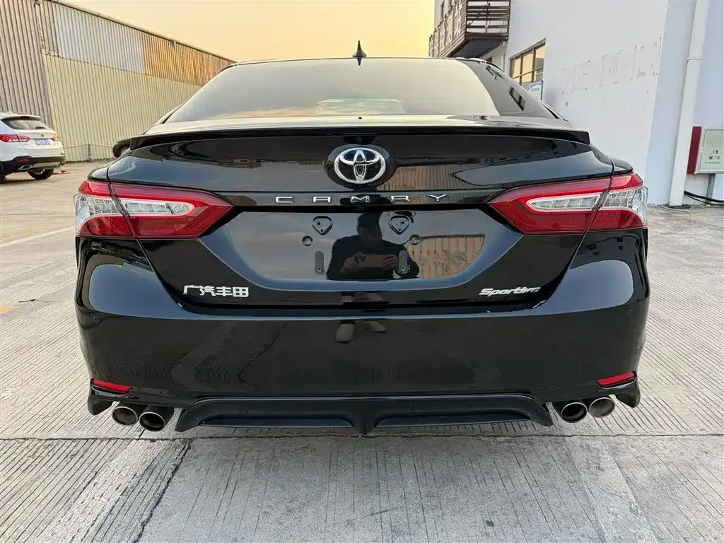 Toyota Camry — фото 5