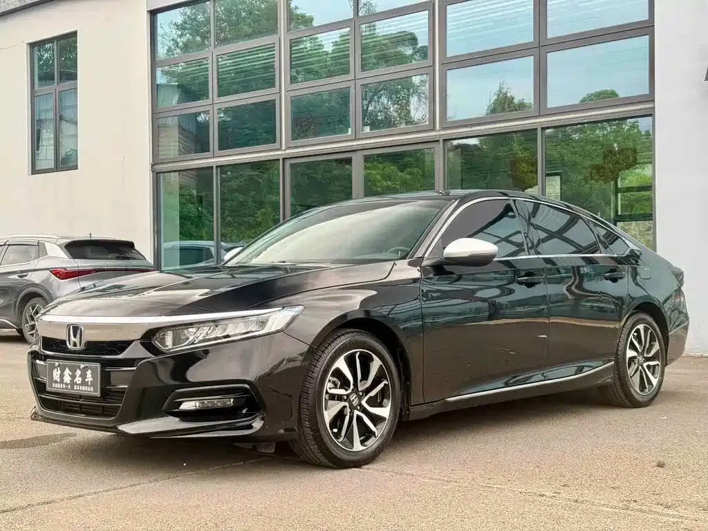 Honda Accord — фото 1