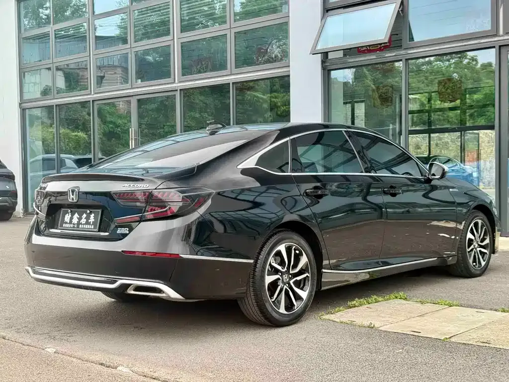 Honda Accord — фото 10