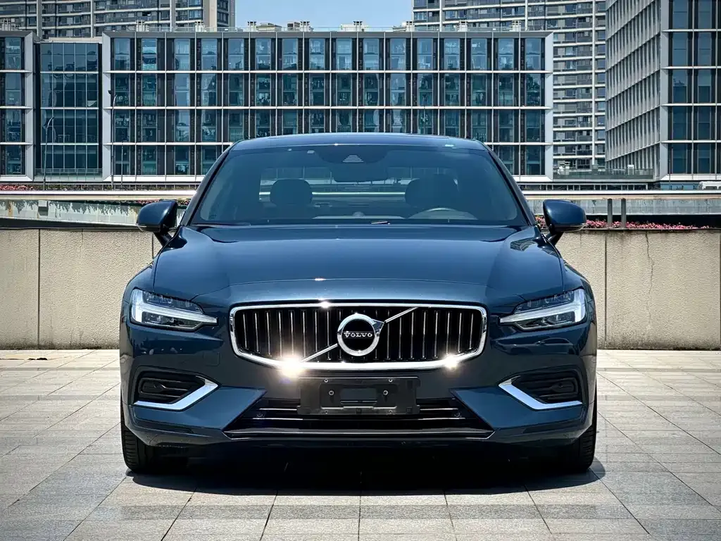 Volvo S60 — фото 7