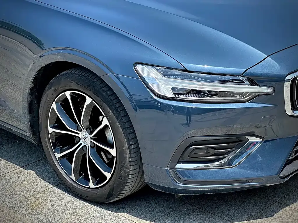 Volvo S60 — фото 10