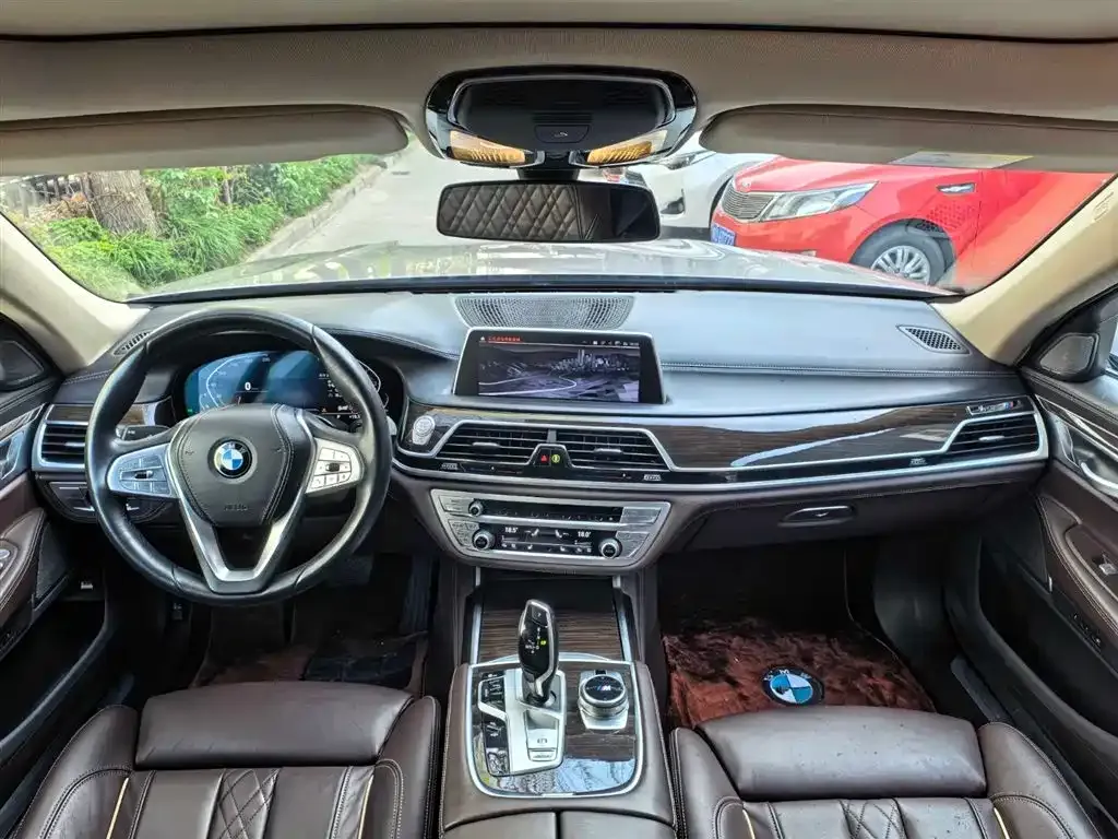 BMW 7 Series — фото 4