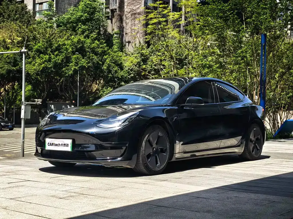 Tesla Model 3 — фото 1