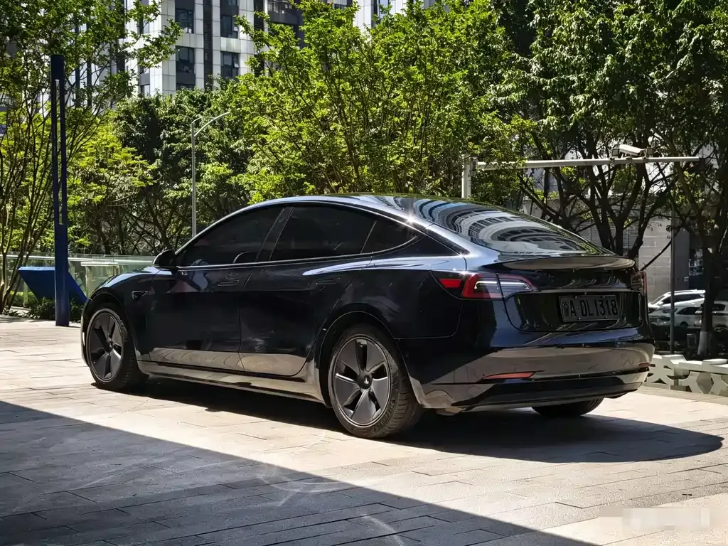 Tesla Model 3 — фото 7