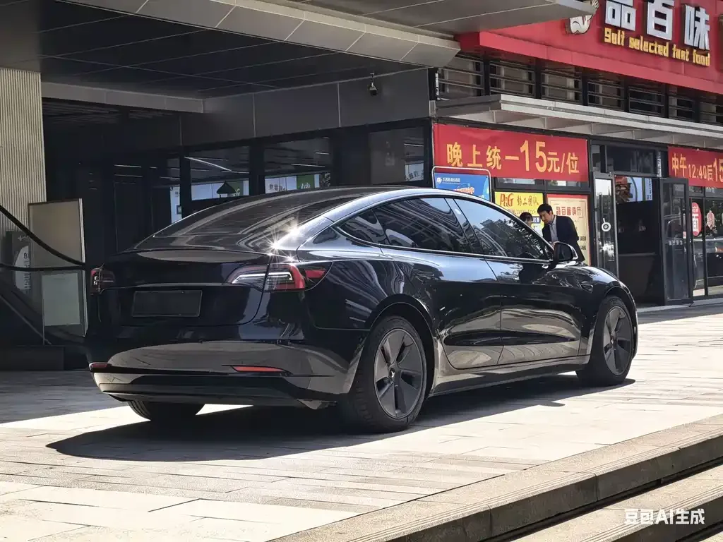 Tesla Model 3 — фото 3