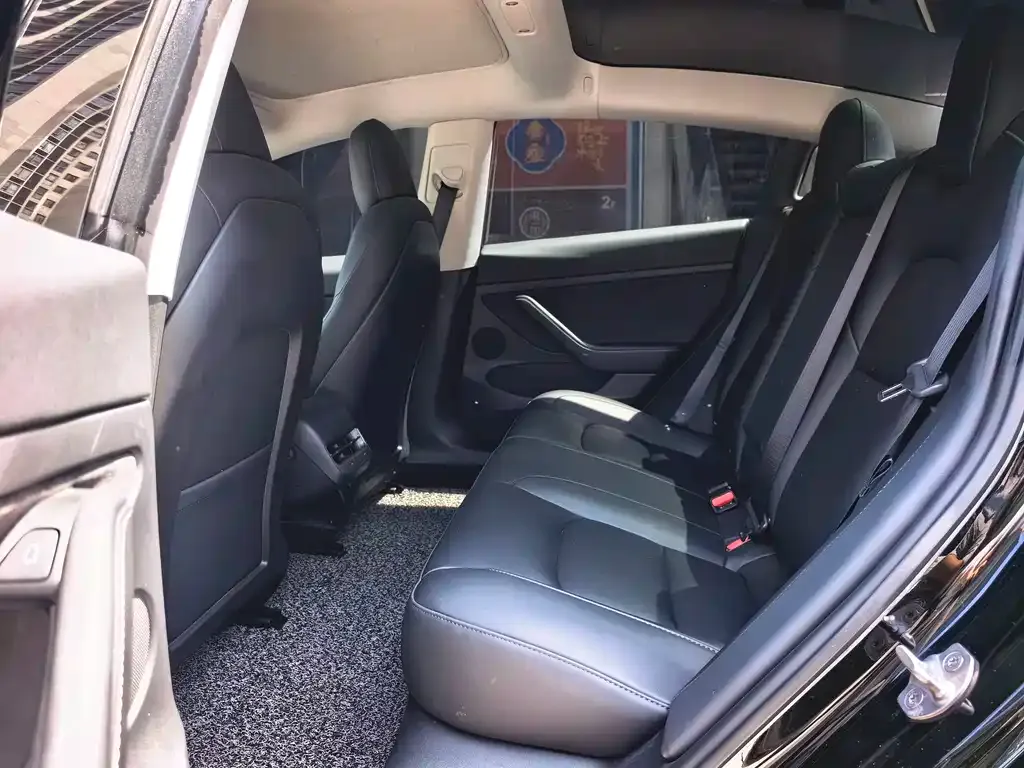 Tesla Model 3 — фото 2